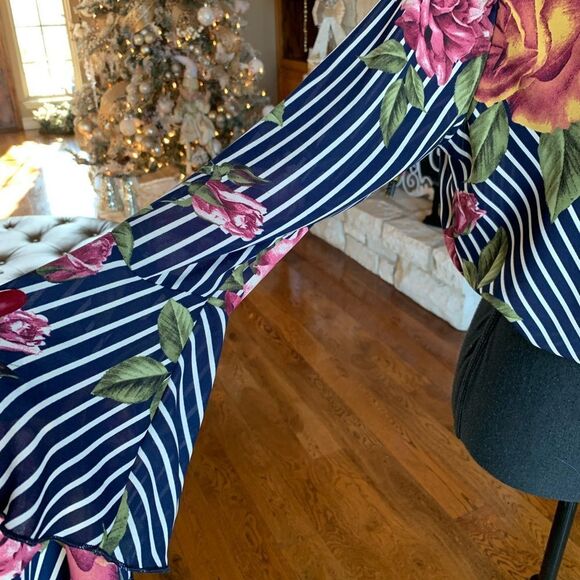 Charlotte Russe Cropped‎ Top Strips and Floral Print - Picture 7 of 15